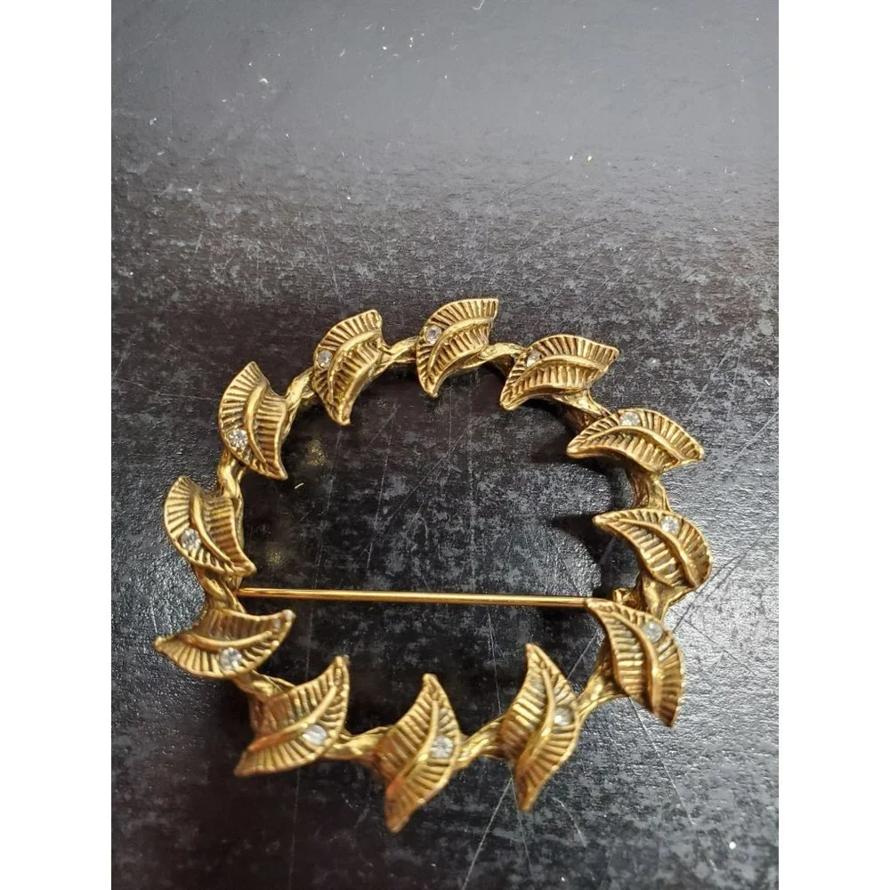 Vintage Gold Leaves with‎ stone in each leaf Brooch Pin Jewelry